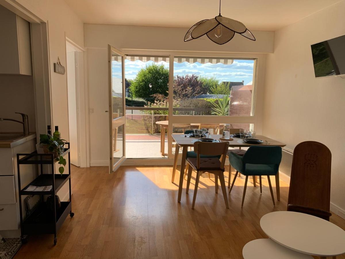 Trouville, Appartement Renove Avec Grande Terrasse Au Calme Bagian luar foto