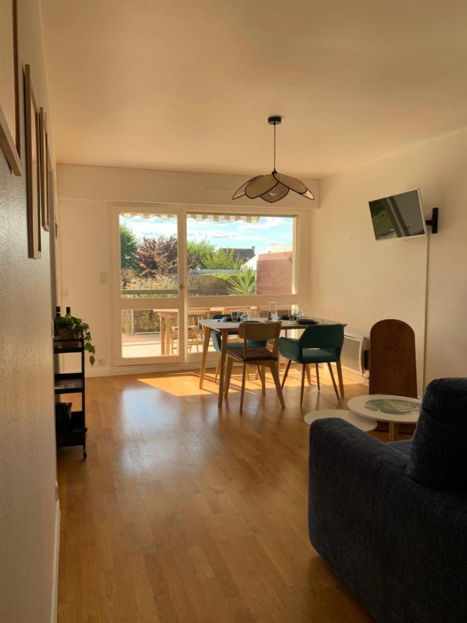Trouville, Appartement Renove Avec Grande Terrasse Au Calme Bagian luar foto