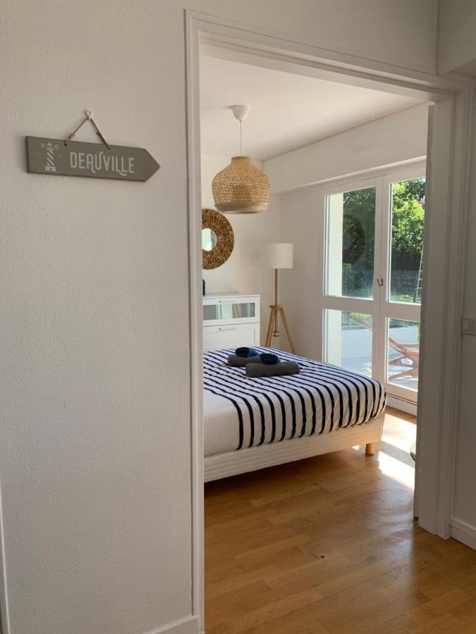 Trouville, Appartement Renove Avec Grande Terrasse Au Calme Bagian luar foto