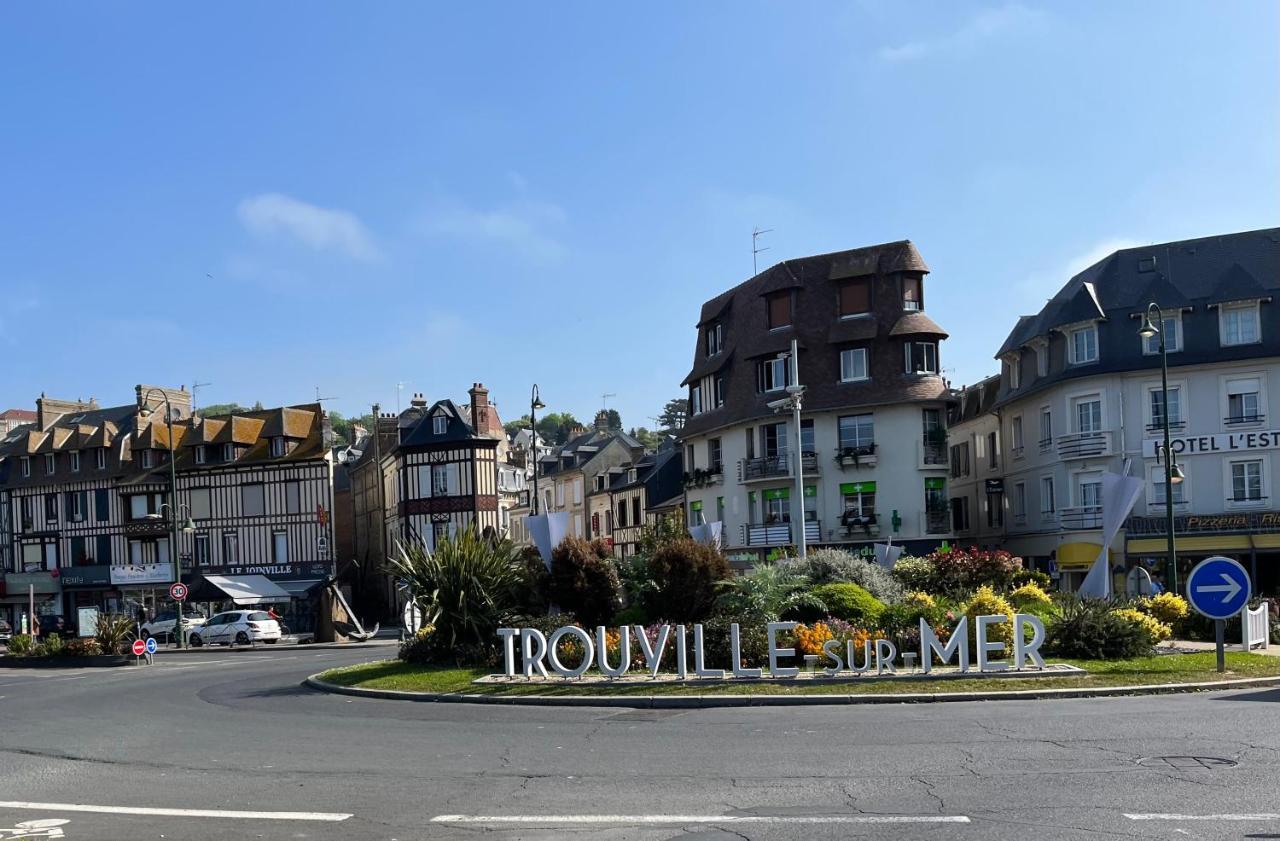 Trouville, Appartement Renove Avec Grande Terrasse Au Calme Bagian luar foto